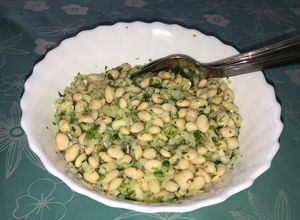 Una foto de Ensalada de porotos viejos