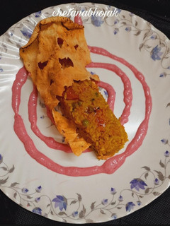 मसाला खिचडी (masala Khichdi recipe in marathi) रेसिपी चे मुख्य फोटो