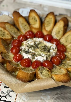 Camembert sajtos mártogatós kiflivel recept fotója