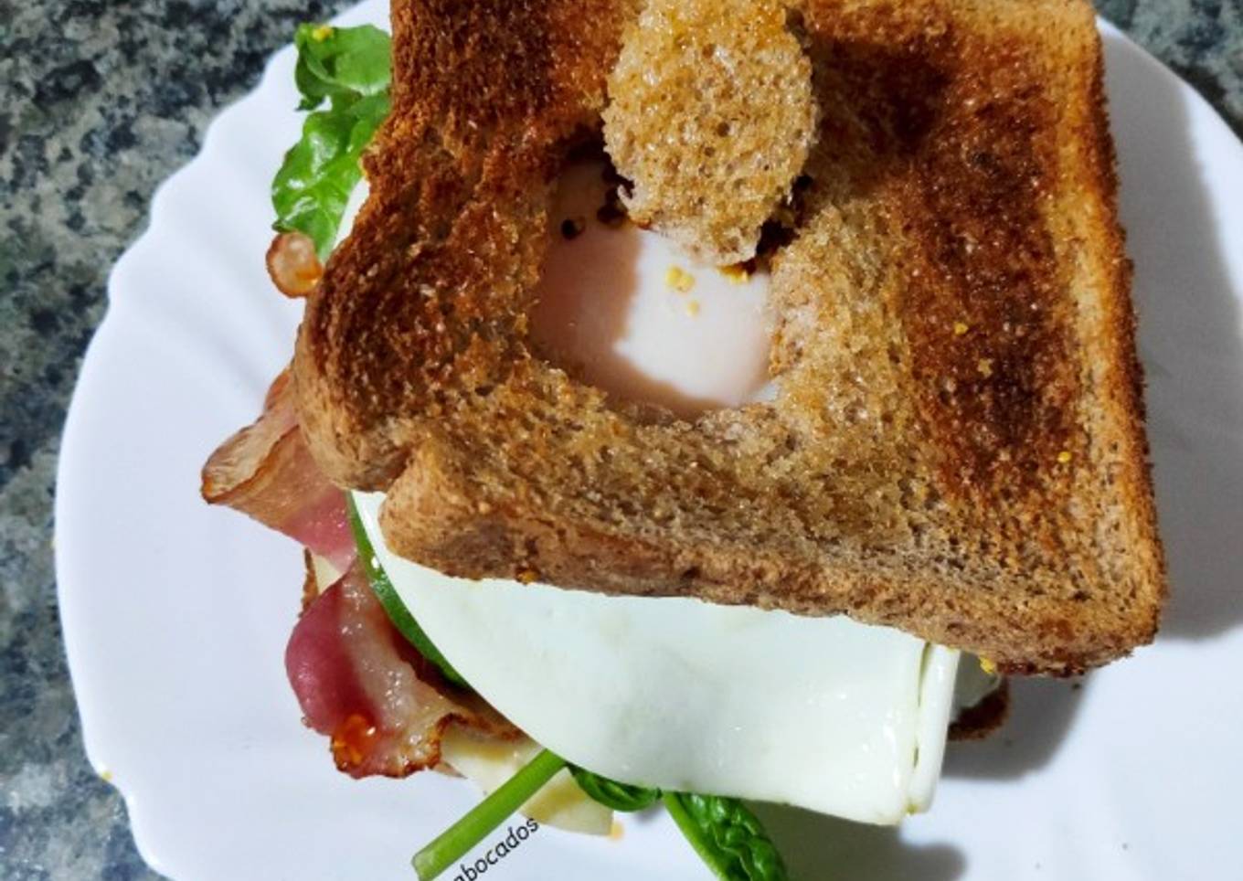 Sándwich de bacon y huevo