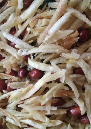 કાચા કેળાનો ચેવડો (Raw Banana Chevdo Recipe In Gujarati) રેસીપી મુખ્ય ફોટો