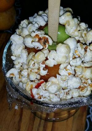 Una foto de Manzanas acarameladas con pochoclo