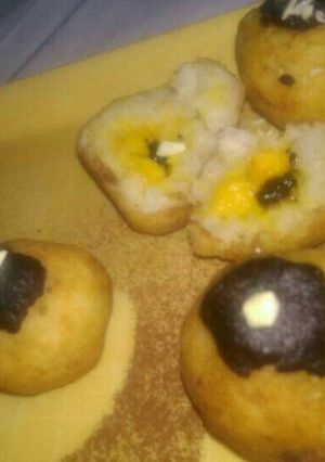 A picture of Fried sticky rice mango balls.