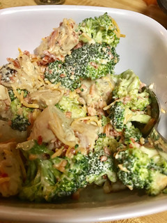 A picture of Cold ranch chicken and broccoli.