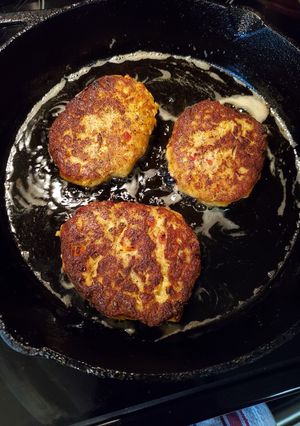A picture of Salmon patties.