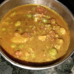 A picture of Aloo tamatar.