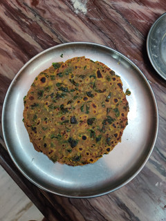 मेथी की पूरी (methi ki poori recipe in Hindi) रेसिपी मुख्य फोटो