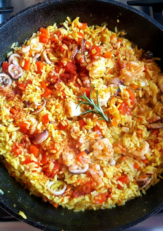 Una foto de Arroz saborizado con pulpito 🐙y camarones