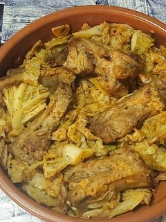 Una foto de Costilla con repollo o col