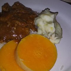 A picture of Beef short ribs stew.