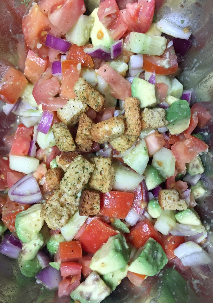 A picture of Avocado Cucumber salad.