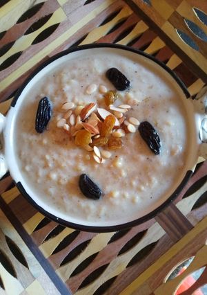 शकरकंद और ओट्स की खीर (Shakarkand aur oats ki kheer recipe in Hindi) रेसिपी मुख्य फोटो