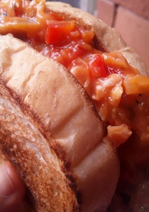Una foto de Sándwich de pollo🍗🍞🍅