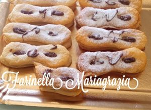 Foto di Maschere di Carnevale di sfoglia con crema alle nocciole con zucchero a velo fatto in casa 🏡👩‍🍳❤️🎭🎭🎭🎭
