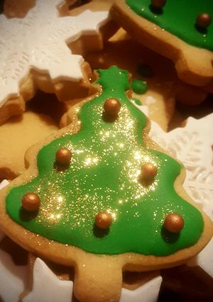 Una foto de Galletas Navideñas decoradas con Glasa Real