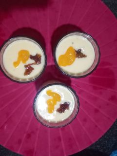 मँगो-गुलकंद लस्सी (mango gulkand lassi recipe in marathi) रेसिपी चे मुख्य फोटो