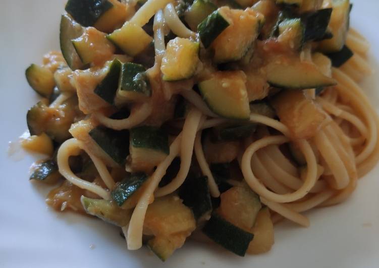 Recetta di Veloce Linguine di zucchine 😍