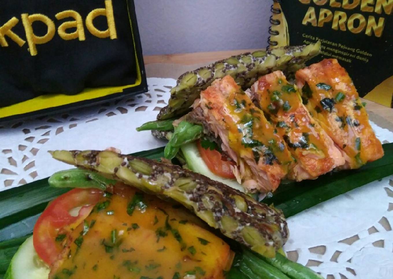 Sandwich Tempe Edamame Chia Seed (Homemade) With Salmon Grill