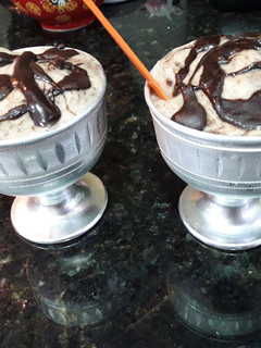 Una foto de Helado banana-choco-miel