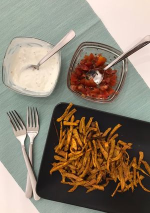 Sült édesburgonya 2 féle mártogatóssal 🍟 recept fotója