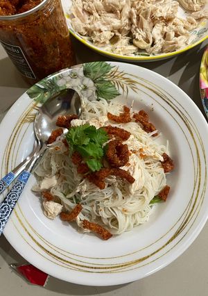 รูปของ เส้นหมี่ไก่ฉีก สูตรดัดแปลงเอง
