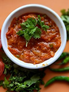 टमाटर मिर्च की चटनी (tamatar mirch ki chutney recipe in Hindi) रेसिपी मुख्य फोटो