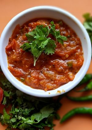 टमाटर मिर्च की चटनी (tamatar mirch ki chutney recipe in Hindi) रेसिपी मुख्य फोटो