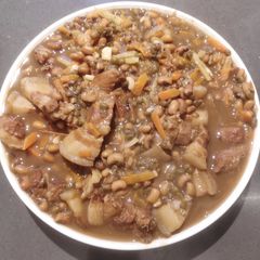 A picture of Munggo.