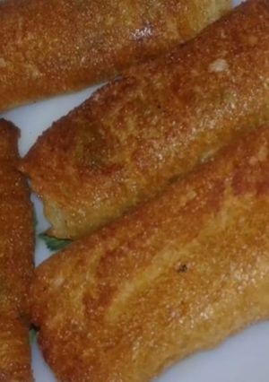 A picture of Tandoori chicken bread rolls.