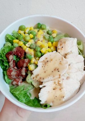 Hình của món Salad ức gà sốt mè rang 😋.