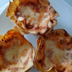 A picture of Lasagne muffins.