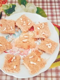 સુજી બરફી (Sooji Barfi Recipe In Gujarati) રેસીપી મુખ્ય ફોટો