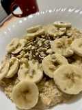 Porridge con budino al cacao, banana e granella di anacardi 🍌🥣🍫