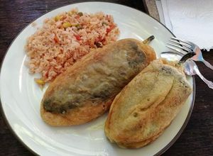 Una foto de Chiles rellenos