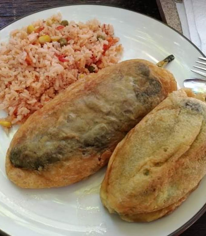 Una foto de Chiles rellenos
