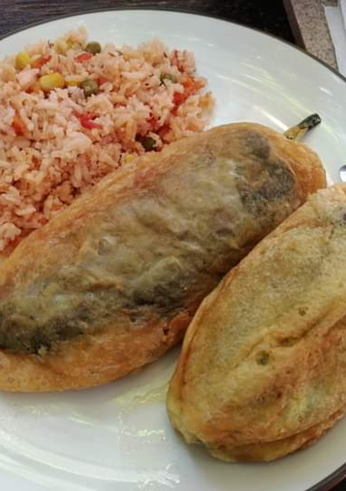 Una foto de Chiles rellenos