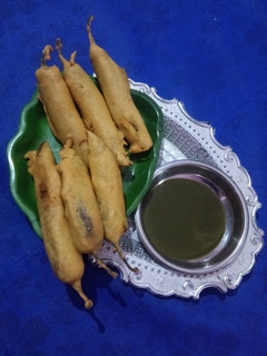 राजस्थानी भरवां मिर्ची वड़ा (rajasthani bharwa mirchi vada recipe in Hindi) रेसिपी मुख्य फोटो