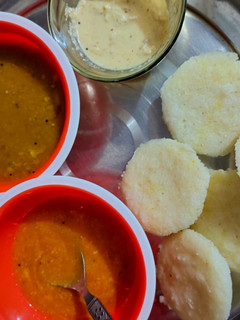 A picture of Idli sambar.