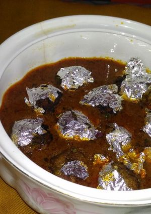 A picture of Gulab jamun kofta curry.