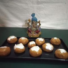 A picture of Besan Ladoo.