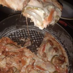 A picture of Chickn tikka pizza.