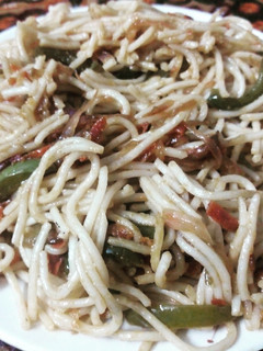 চিলি গার্লিক চাউমিন (chili garlic chow mein recipe in Bengali) রেসিপির প্রধান ছবি