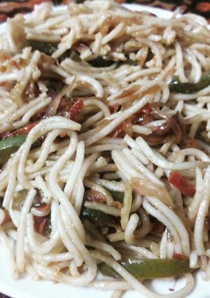 চিলি গার্লিক চাউমিন (chili garlic chow mein recipe in Bengali) রেসিপির প্রধান ছবি