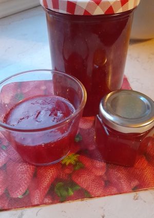 A picture of Strawberries and pear jam.
