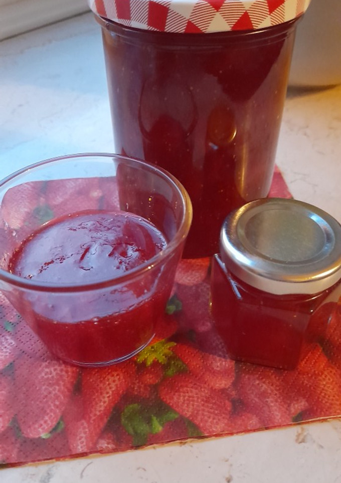 A picture of Strawberries and pear jam.
