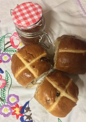 A picture of Easy hot cross buns.