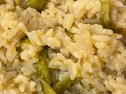 Una foto de risoto de carne