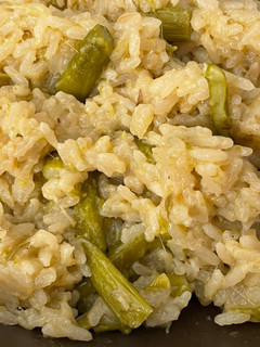 Una foto de Risotto con espárragos verdes. Robot Mambo de cecotec