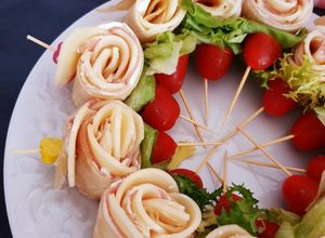 Une photo de Wraps apéritifs en forme de roses