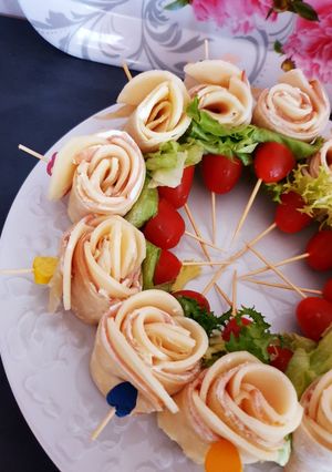 Une photo de Wraps apéritifs en forme de roses